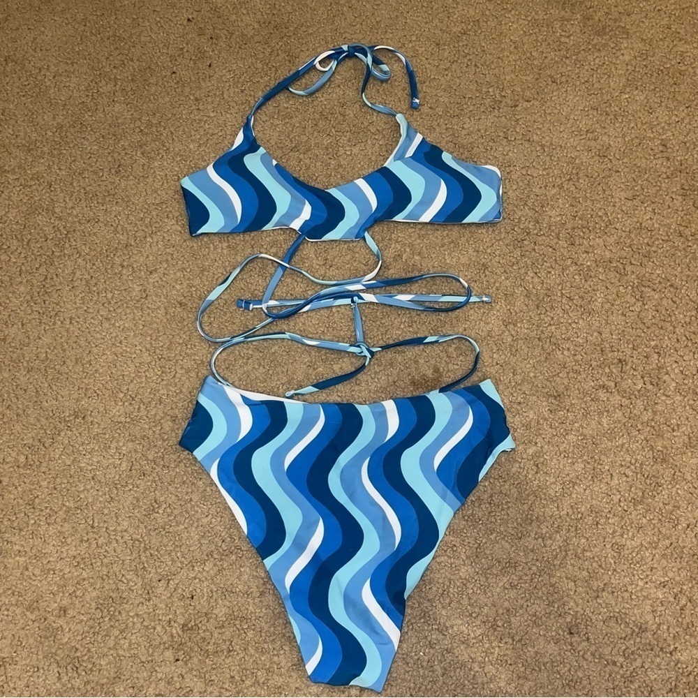 SHEIN blue swirly strappy bikini swimsuit, size small, straps wrap around waist